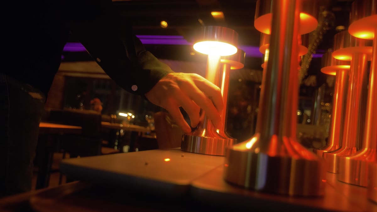 Lumiq lampen op de lader